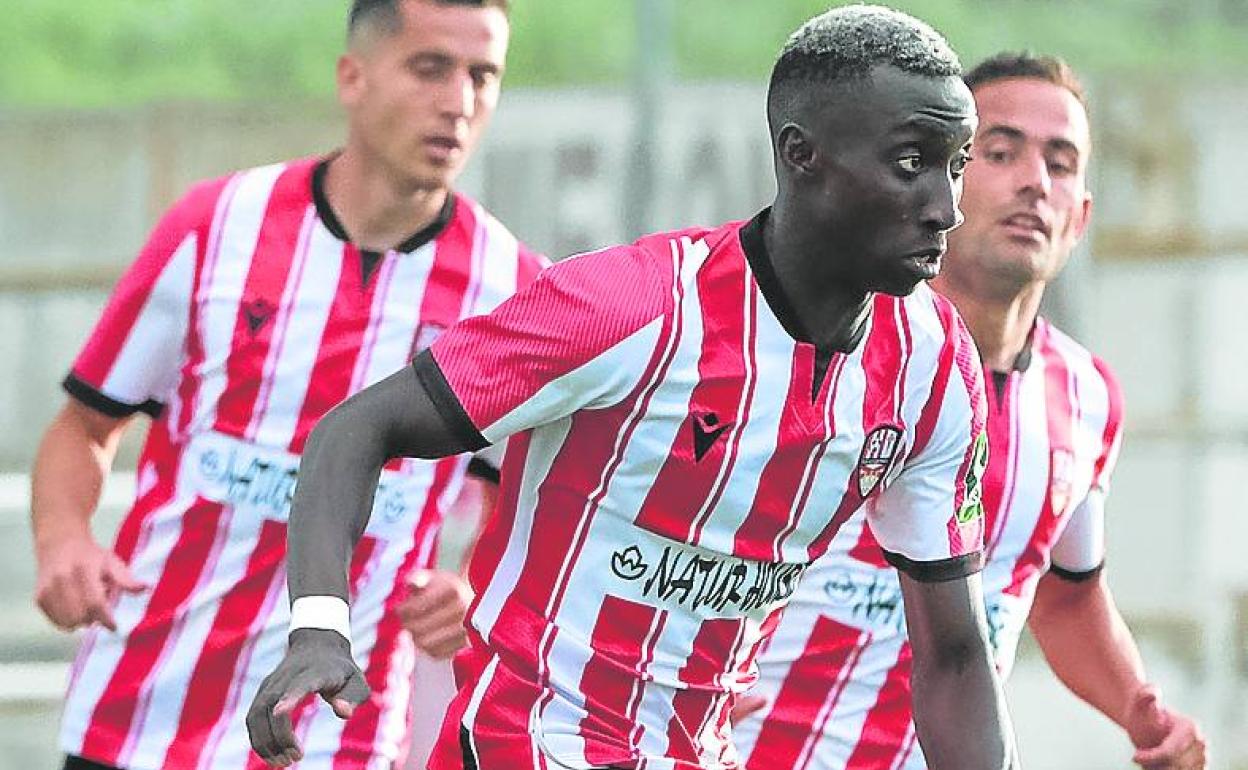 Zourdine Thior, durante un partido con la UD Logroñés.