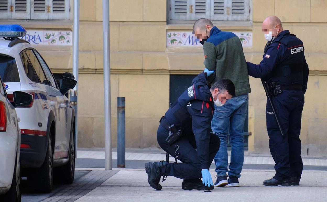 El acusado del crimen de Luis García antes de entrar a la Audiencia de Gipuzkoa para su juicio en febrero de este año. 