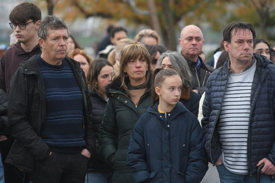 Fotos: Dolor y lágrimas en la concentración en recuerdo a Lukas Agirre
