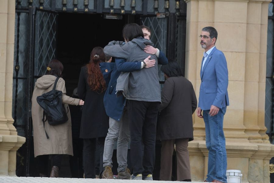 Fotos: Dolor y lágrimas en la concentración en recuerdo a Lukas Agirre