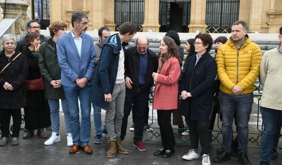 Fotos: Dolor y lágrimas en la concentración en recuerdo a Lukas Agirre