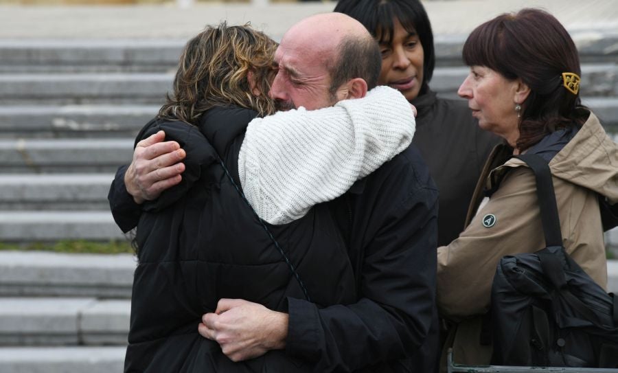 Fotos: Dolor y lágrimas en la concentración en recuerdo a Lukas Agirre
