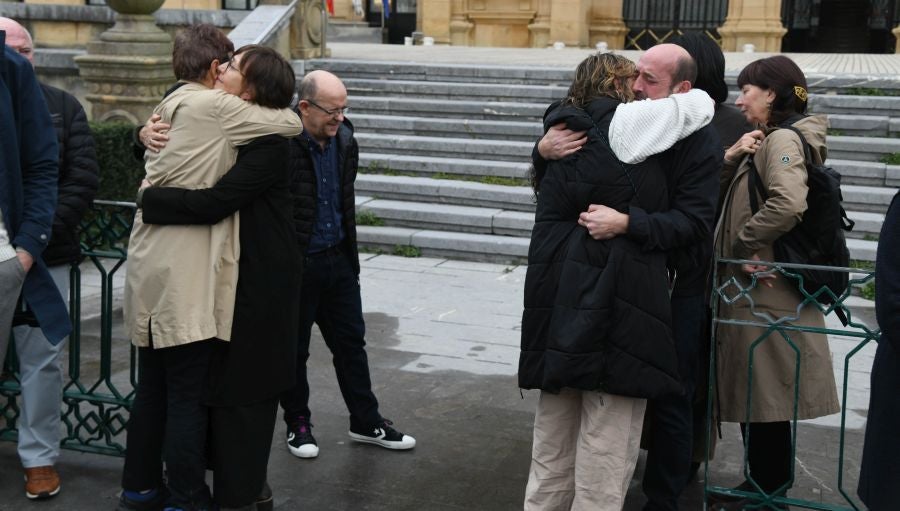 Fotos: Dolor y lágrimas en la concentración en recuerdo a Lukas Agirre