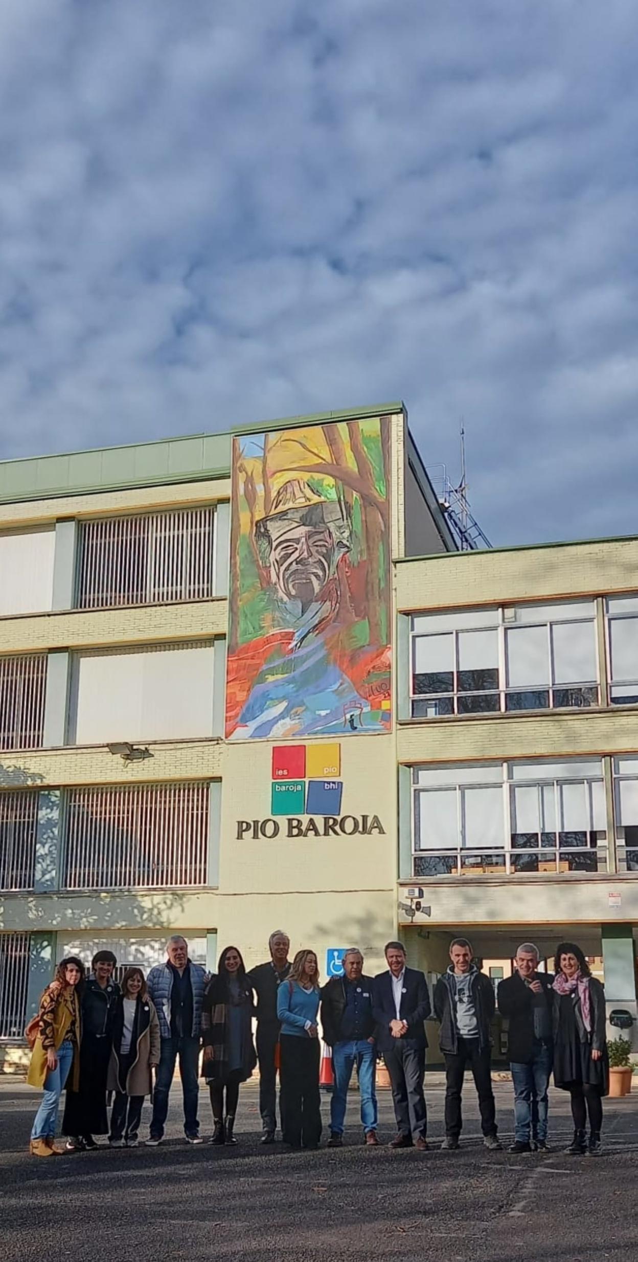 irun-una-gran-lona-en-el-instituto-que-lleva-su-nombre-cierra-el-150