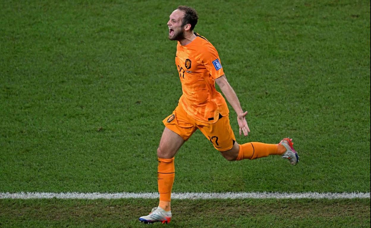 Daley Blind celebra su gol ante Estados Unidos en el Mundial de Qatar