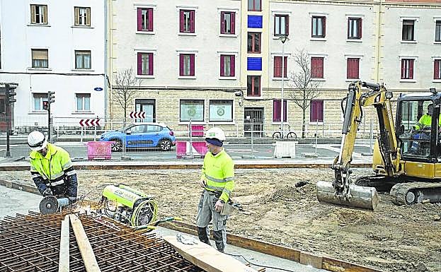 El anterior centro de meditación, al fondo, cuando comenzaron las obras del Topo en Benta Berri. 
