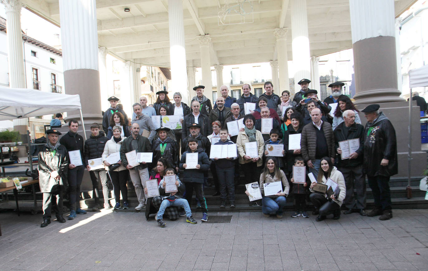 Fotos: Ambiente navideño en una feria muy especial en Ordizia