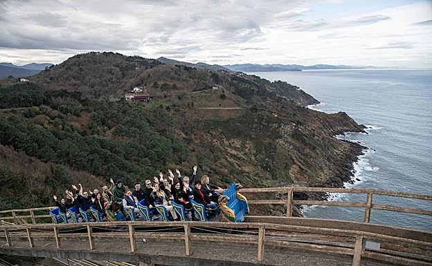 Dos vueltas extra para los políticos, el hijo de Loquillo y las Twin Melody