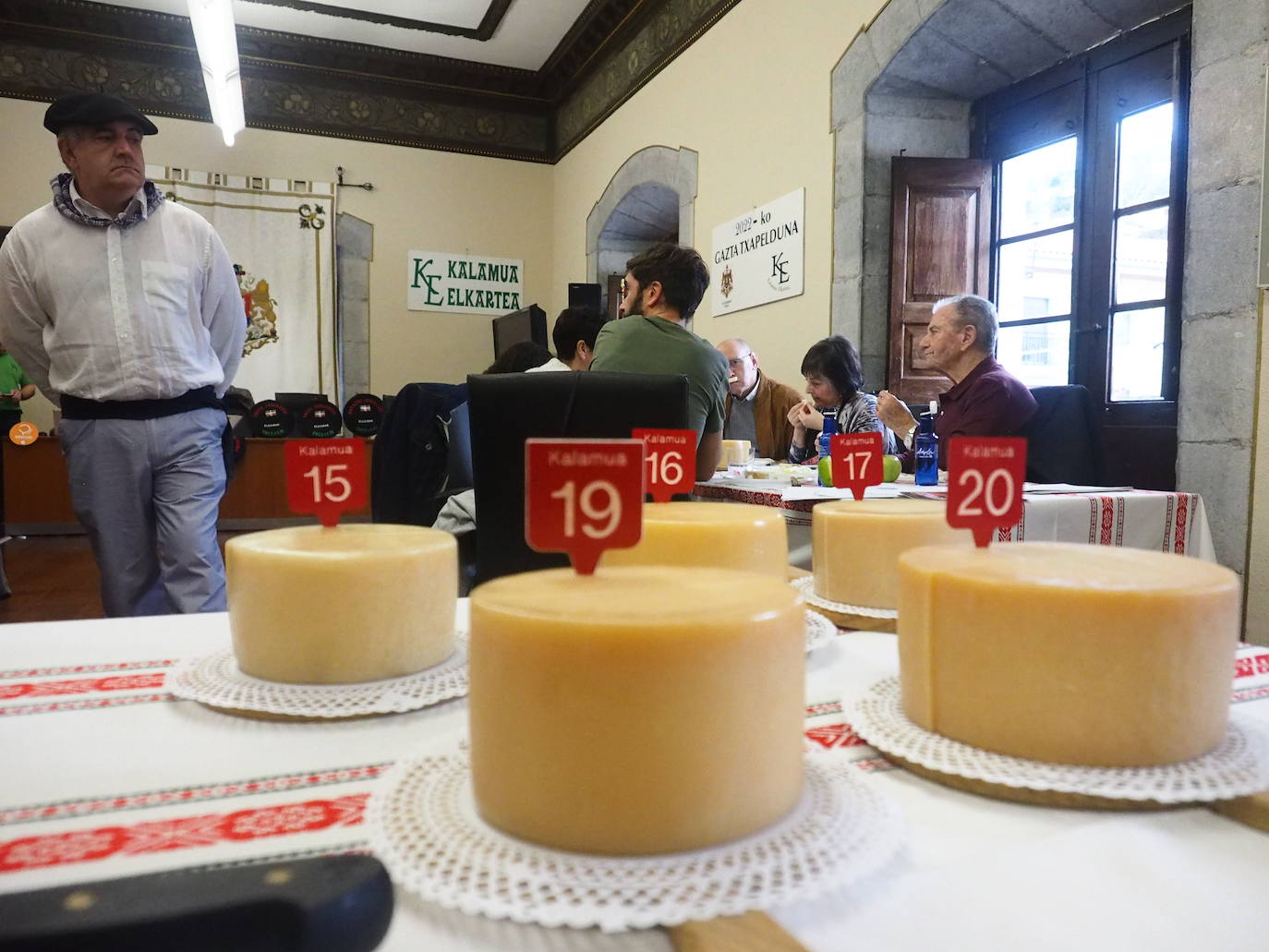 Fotos: Gran ambiente en la feria de Gabon Zahar de Elgoibar