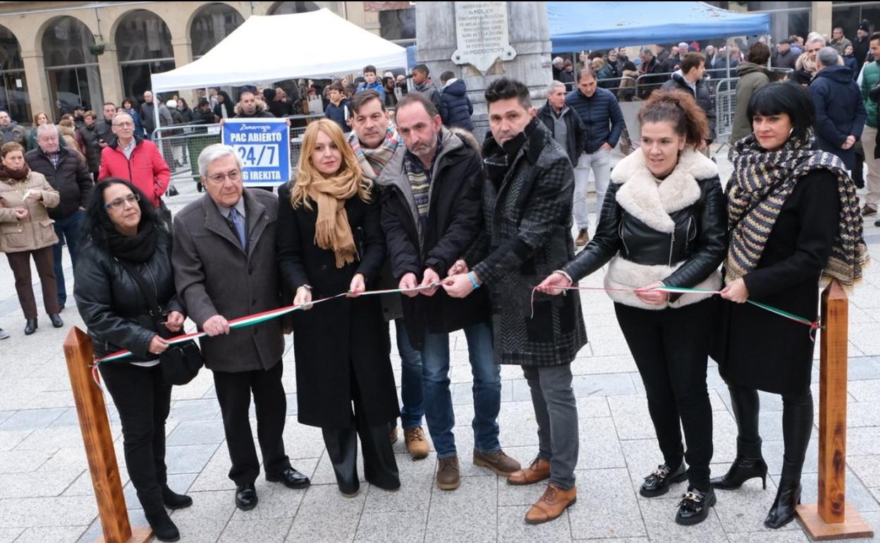 La plaza de Euskadi se inauguró el pasado día 12 tras los trabajos de reurbanización que arrancaron el pasado mes de febrero. 