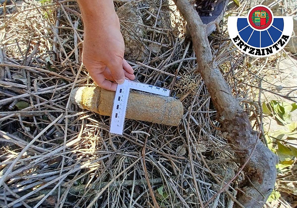 Retiran dos obuses de las obras de demolición del puente donostiarra de Astiñene