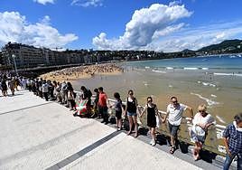 Cadena de Gure Esku Dago en Donostia.
