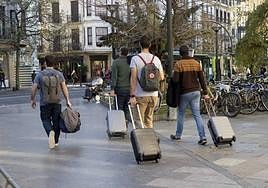 Euskadi ayudará con 300 euros mensuales a jóvenes de entre 25 y 29 años para alquilar o comprar una vivienda