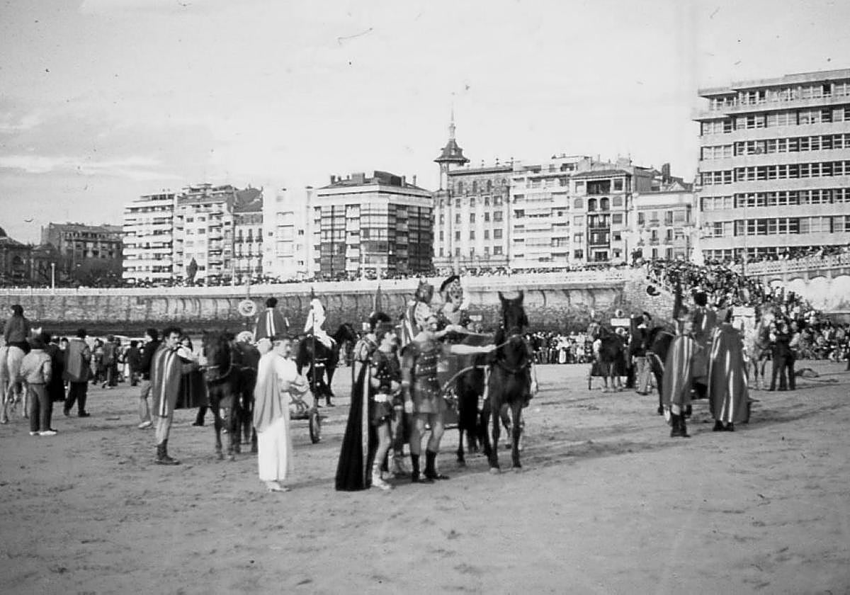Carreras de cuádrigas en la playa de La Concha.