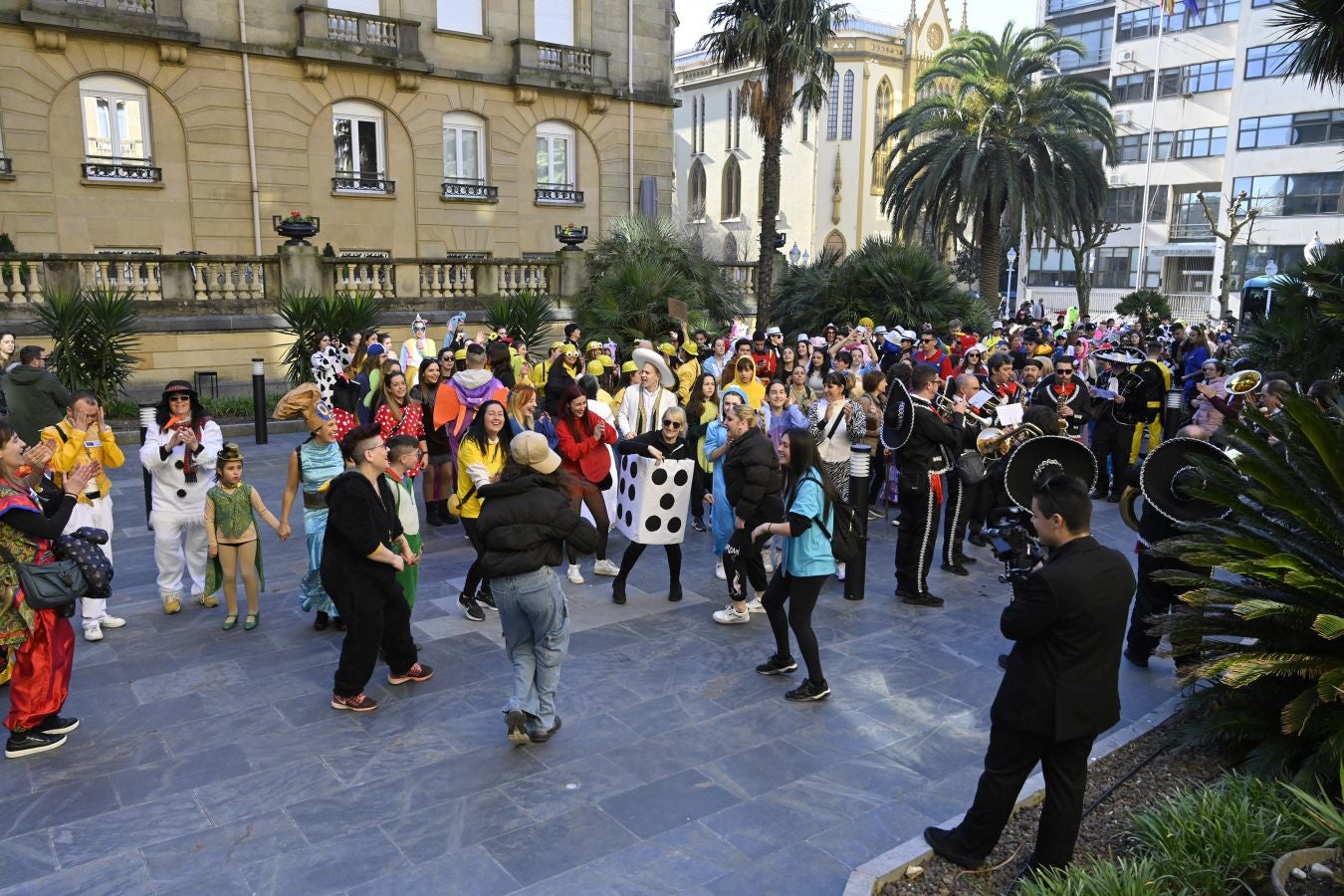 La Diosa Momo ordena diversión