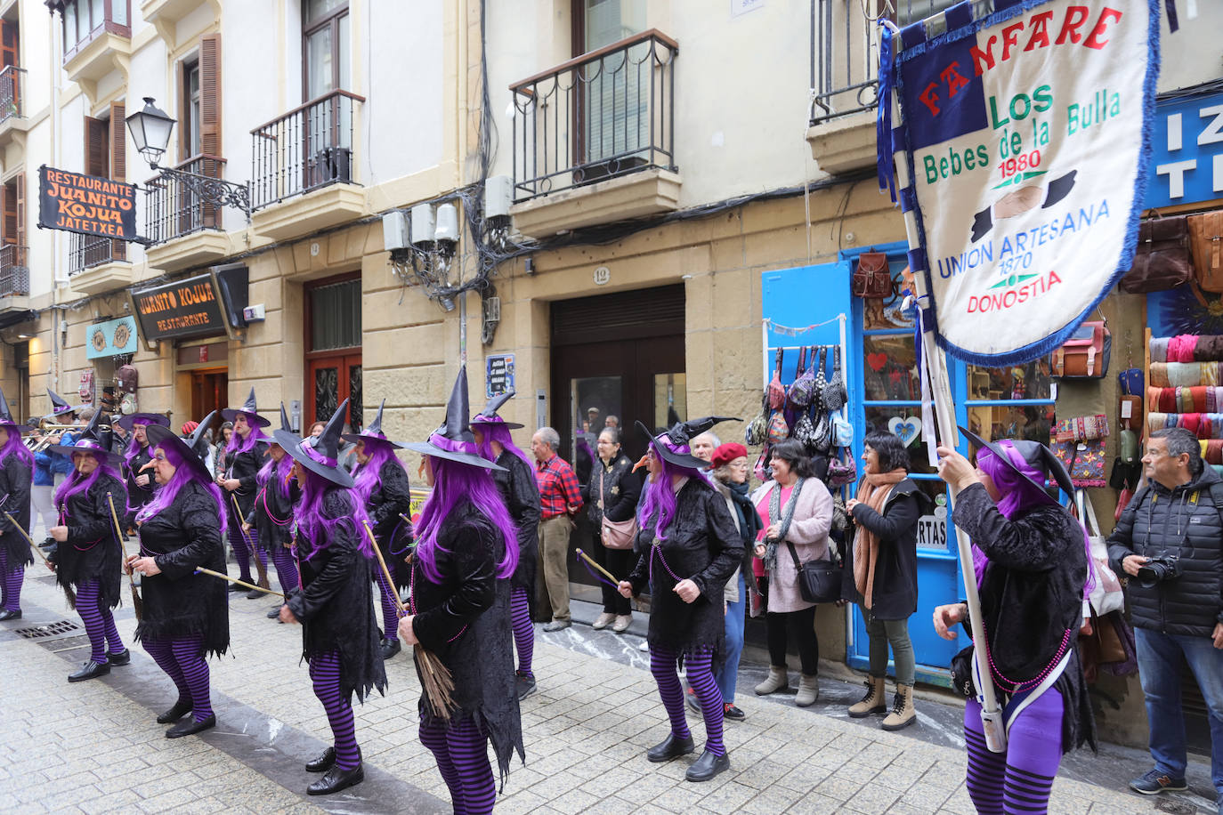 Gallos, Jardineros y Bebés ponen el color en Donostia