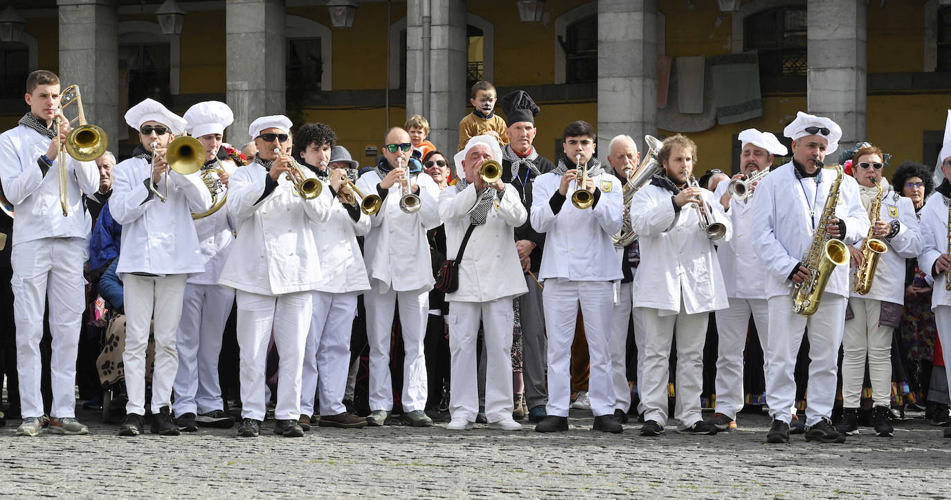 Asteartita pone el broche final a los carnavales de Tolosa