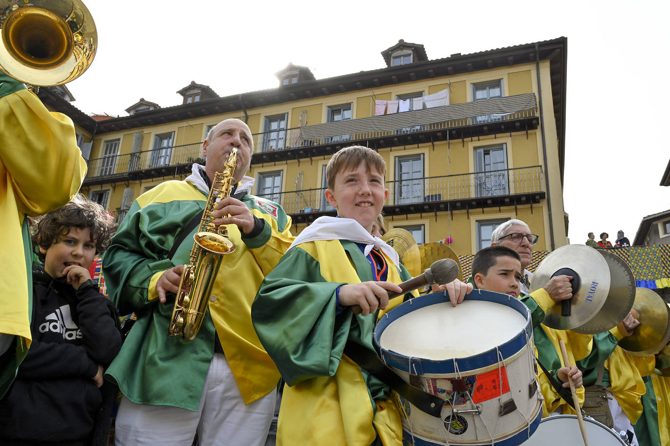 Asteartita pone el broche final a los carnavales de Tolosa