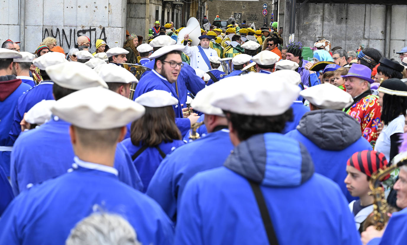 Asteartita pone el broche final a los carnavales de Tolosa