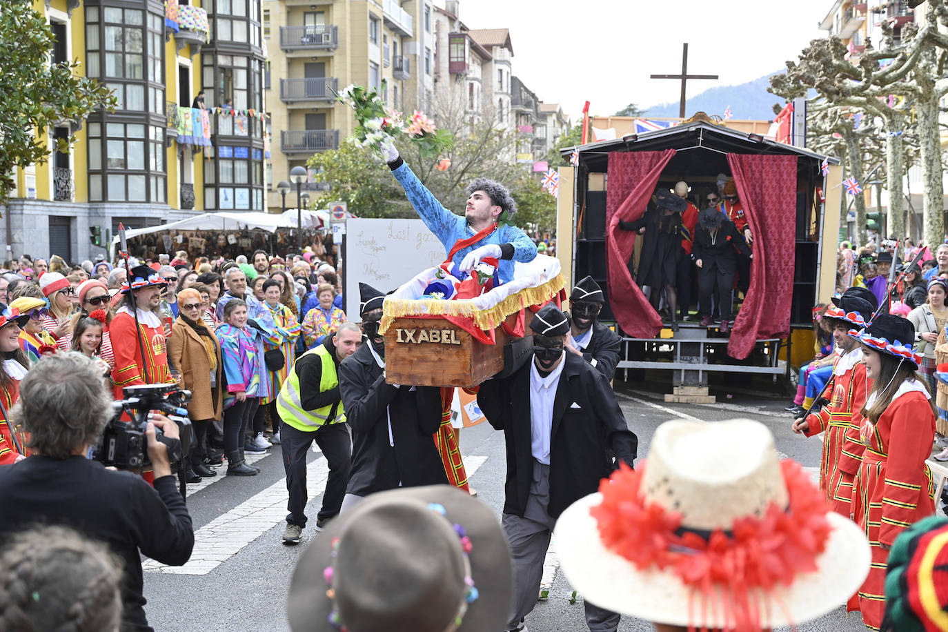 Asteartita pone el broche final a los carnavales de Tolosa
