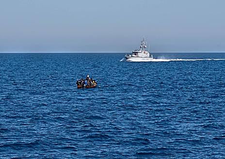 Imagen secundaria 1 - El &#039;Aita Mari&#039; rescata a otras 40 personas en el Mediterráneo