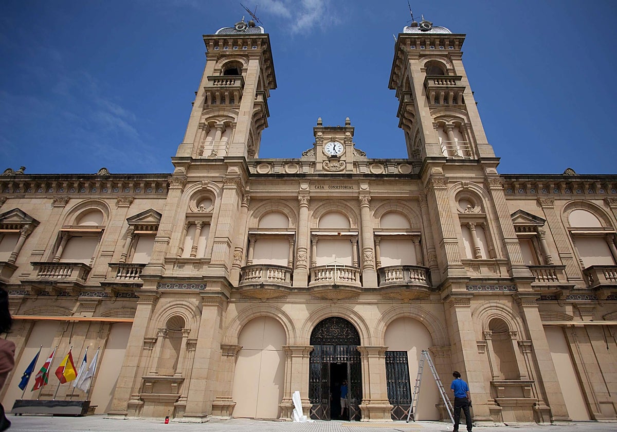 El Ayuntamiento de Donostia califica de 'evento ultraderechista' el acto convocado el jueves, entre otros, por Martín Sáenz de Inestrillas.