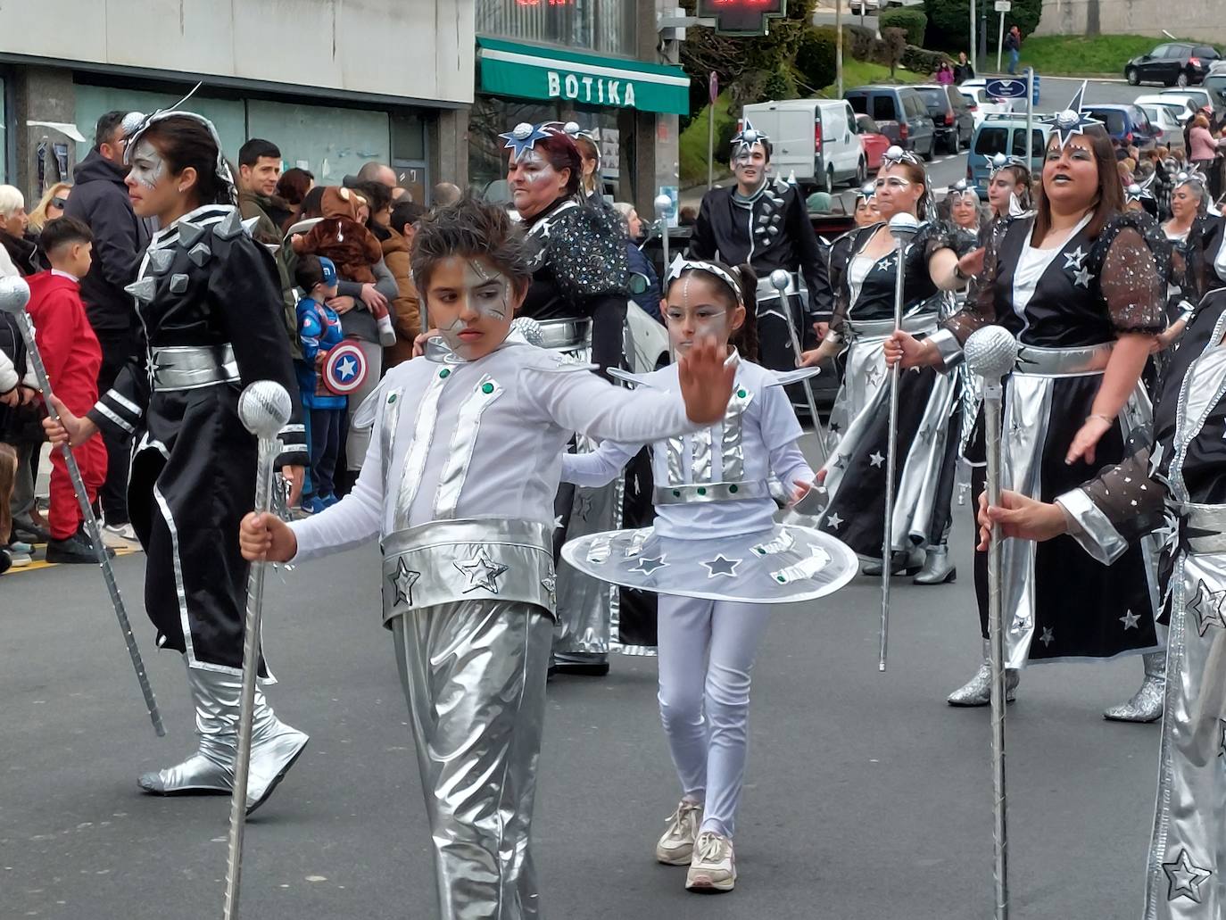 La magia del Carnaval alegra Trintxerpe