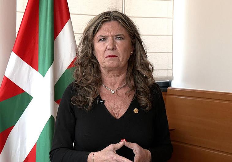 «Nunca hemos invertido tanto como ahora en Osakidetza», responde Gotzone Sagardui