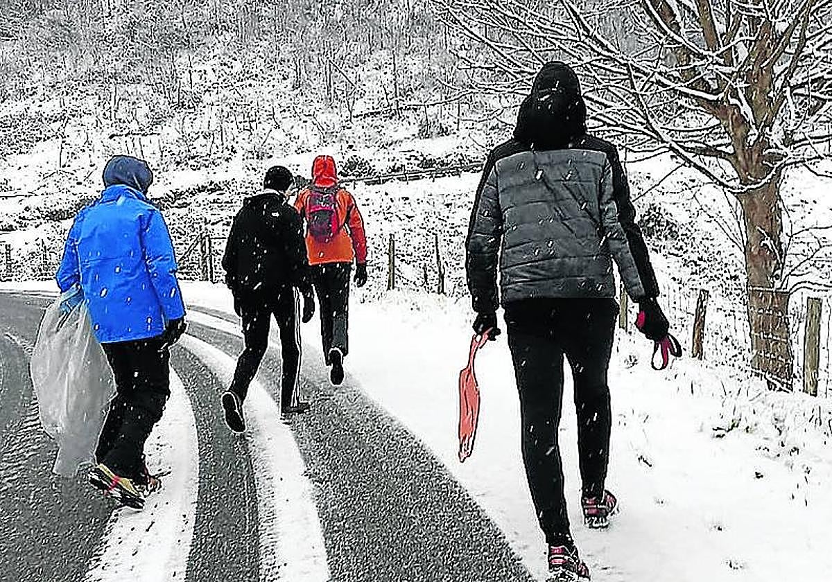 En la subida al barrio de Oñatz había que tener cuidado para no resbalar.