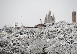 La borrasca 'Juliette' ha dejado nieve en la parte alta de Barcelona.
