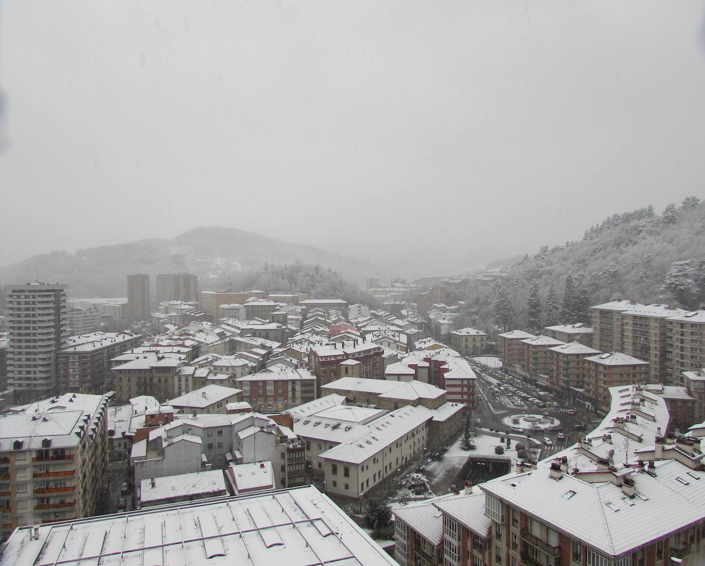 Vista general de Arrasate nevado.