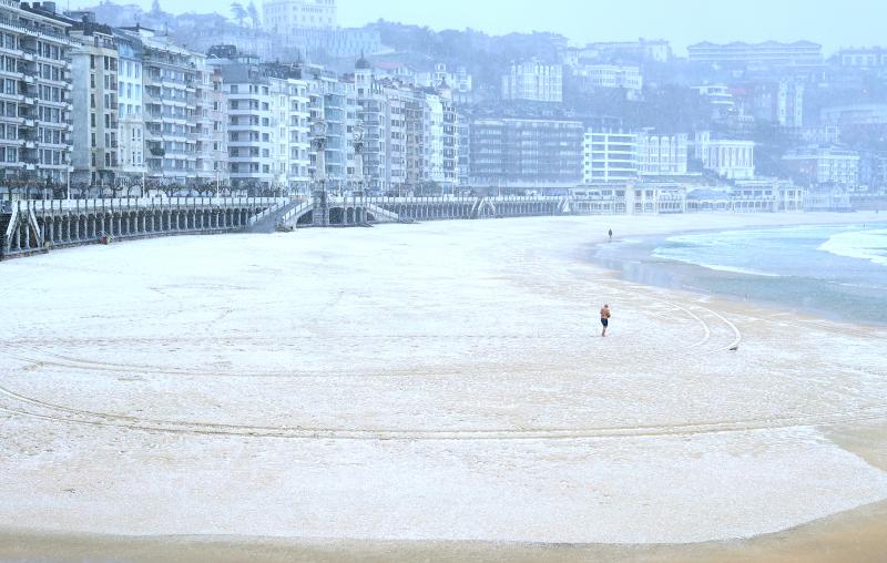 Nieve en la playa de La Concha