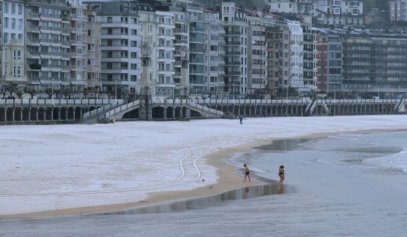 Nieve en la playa de La Concha