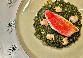 Receta de risotto verde de berberechos con salmonete