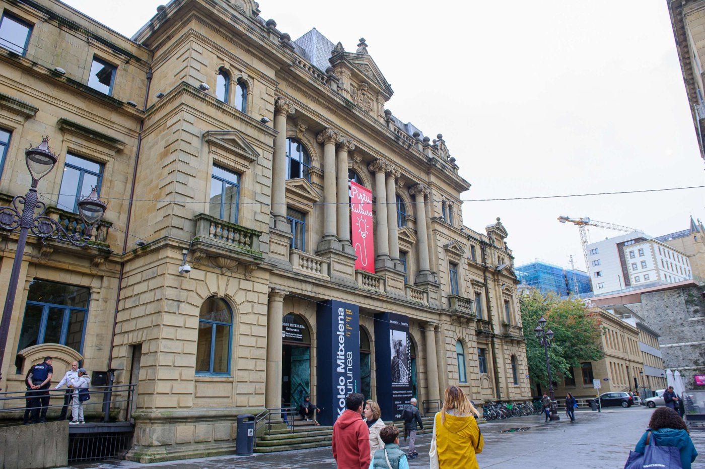El Koldo Mitxelena permanecerá abierto al público hasta mediados de abril.