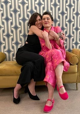 Imagen - Maite Arroitajauregi con un conjunto de Calmada en color rosa.