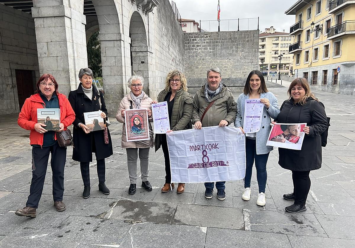 Representantes municipales y de diferentes agentes locales durante la presentación del programa.