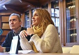 Jabier Muguruza eta Leire Bilbao, Donostian egindako aurkezpenean.