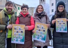 Los representantes municipales en la presentación de 'Lilaldia'.