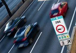 Una de las señales que delimita una ZBE de Barcelona.