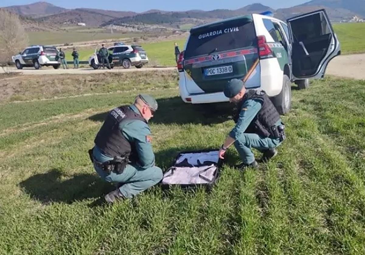 Detenids dos errenteriarras en Navarra tras darse a la fuga en un vehículo con 28 kilos de hachís.