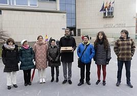 El alcalde Goia ha acudido a presentar la querella criminal al Palacio de Justicia San Sebastián.