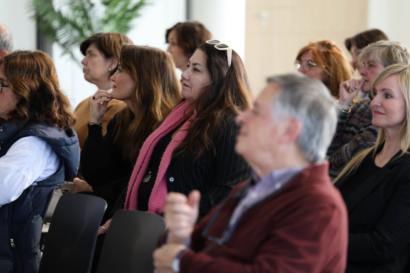 Eider Ayuso, Anne Vadillo, Isabel Cortadi y Pedro Gabilondo, en primer plano, entre los asistentes.