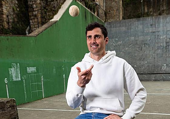 Mikel Lezama, en la Parte Vieja de Donostia.