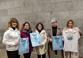 Dislegi elkarteko kideak eta udal arduradunak, aurkezpenean.