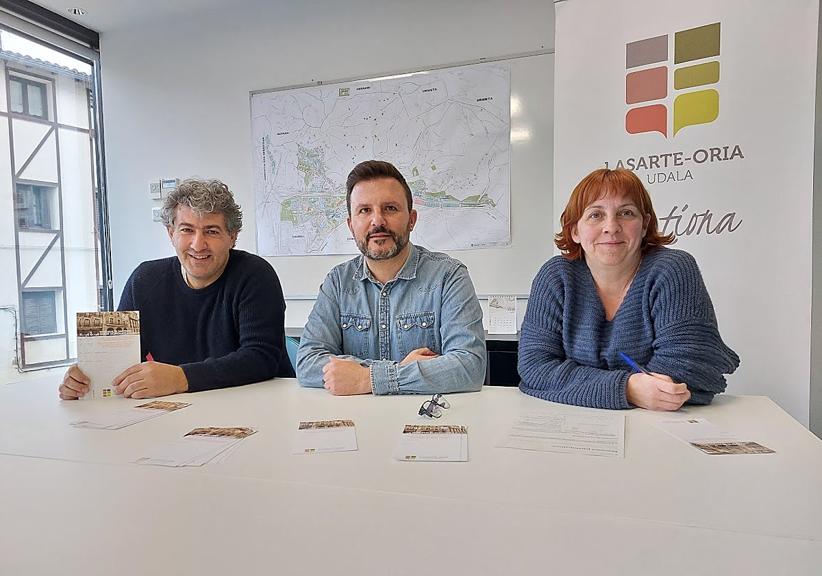Txus Alonso, Agustín Valdivia y Nagore Durán, en la presentación de este martes en el ayuntamiento de Lasarte-Oria.