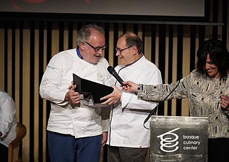 Imagen secundaria 1 - «El mejor homenaje es el que recibes en casa»