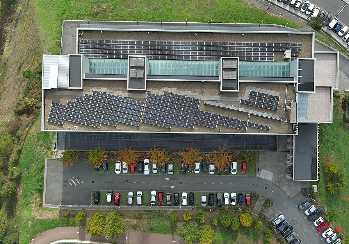 Plakak Garaia Parke Teknologikoaren egoitzan jarri dira.