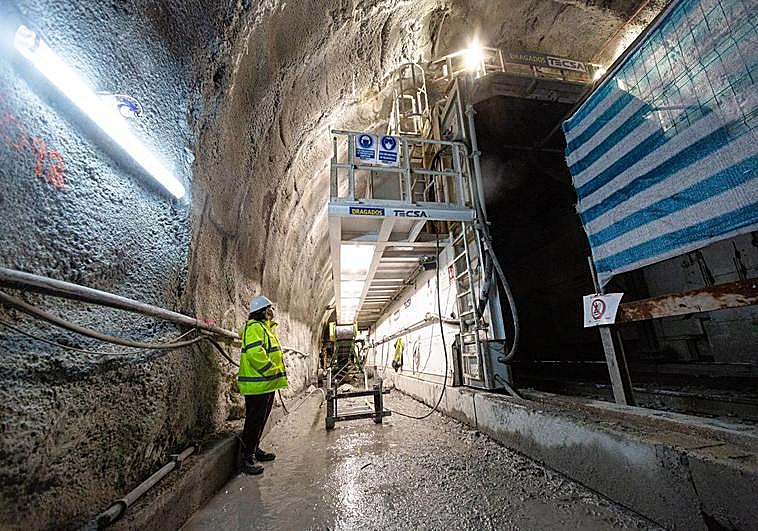 Máquina que permite picar las paredes en el túnel de Gaintxurizketa.