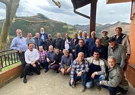 Cuadrilla. Componentes de los muchos equipos del Azitain en la sociedad Asola Berri.